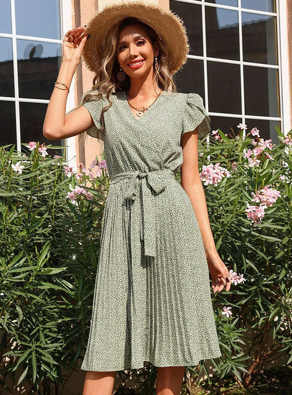 Woman Printed Green Pleated V-neck Dress PrettyLittleThing floral dresses